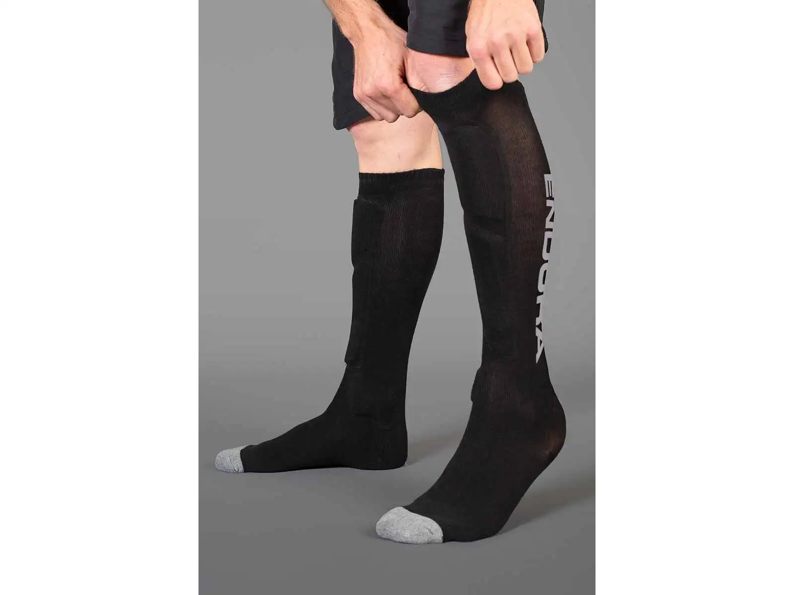 Endura SingleTrack Shin Guard skarpetki Black
