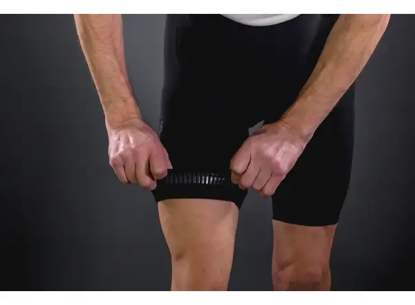 Endura Pro SL spodenki z szelkami i wkładką N5 black