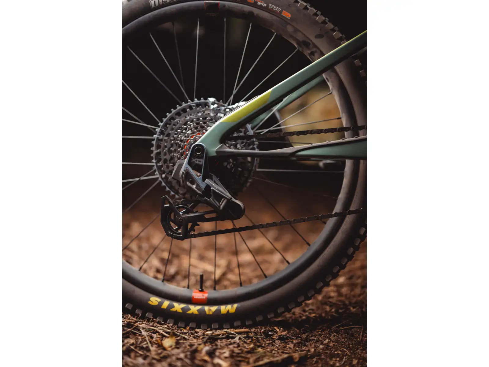 Cannondale Moterra SL Carbon 1 odciążony pełnozawieszony rower elektryczny JDE
