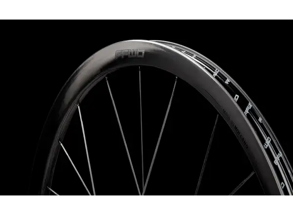 FFWD RAW CS 33 szosowe koła zaplatane Glossy Black
