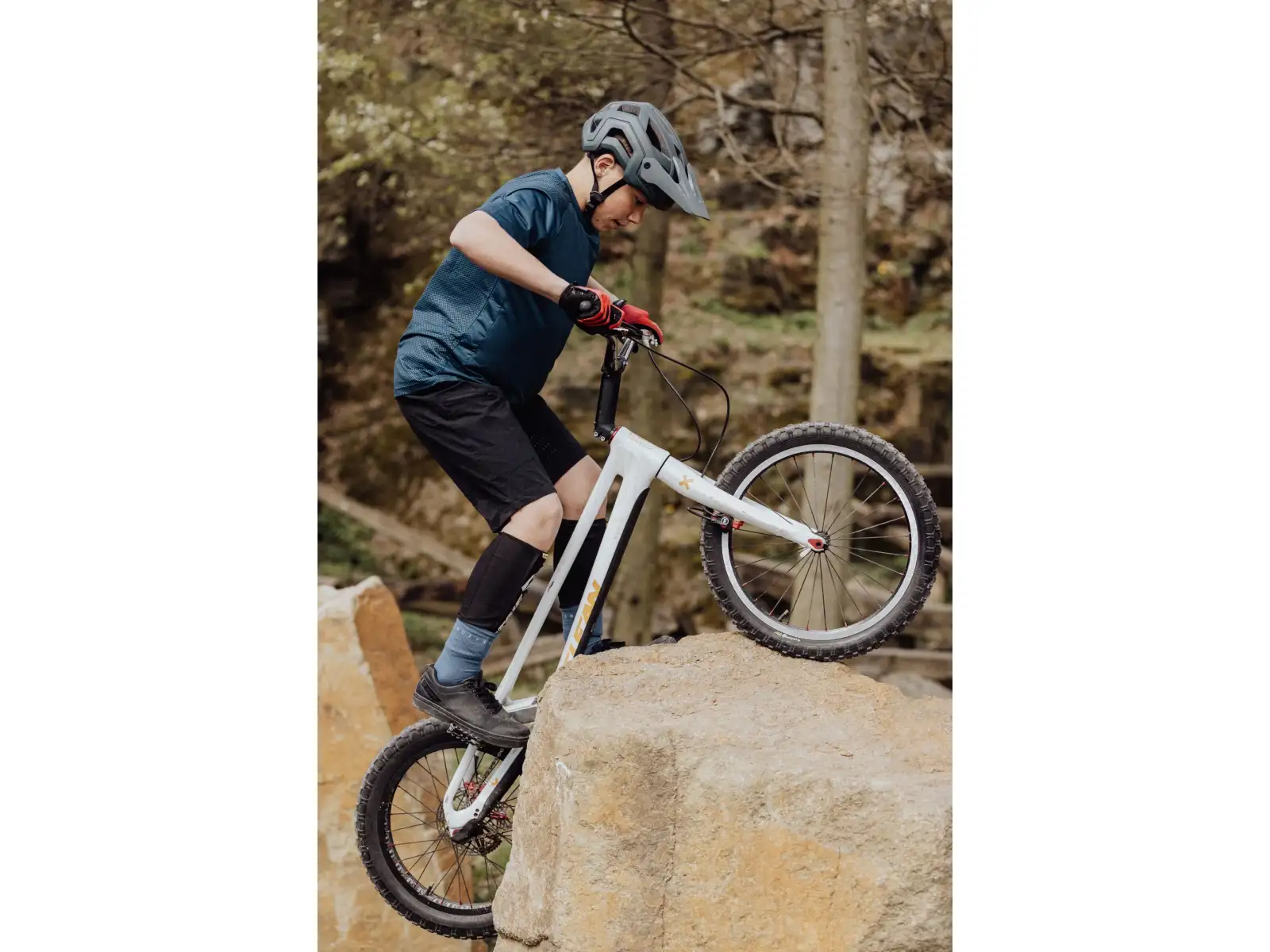 Force Trail kask MTB antracytowy