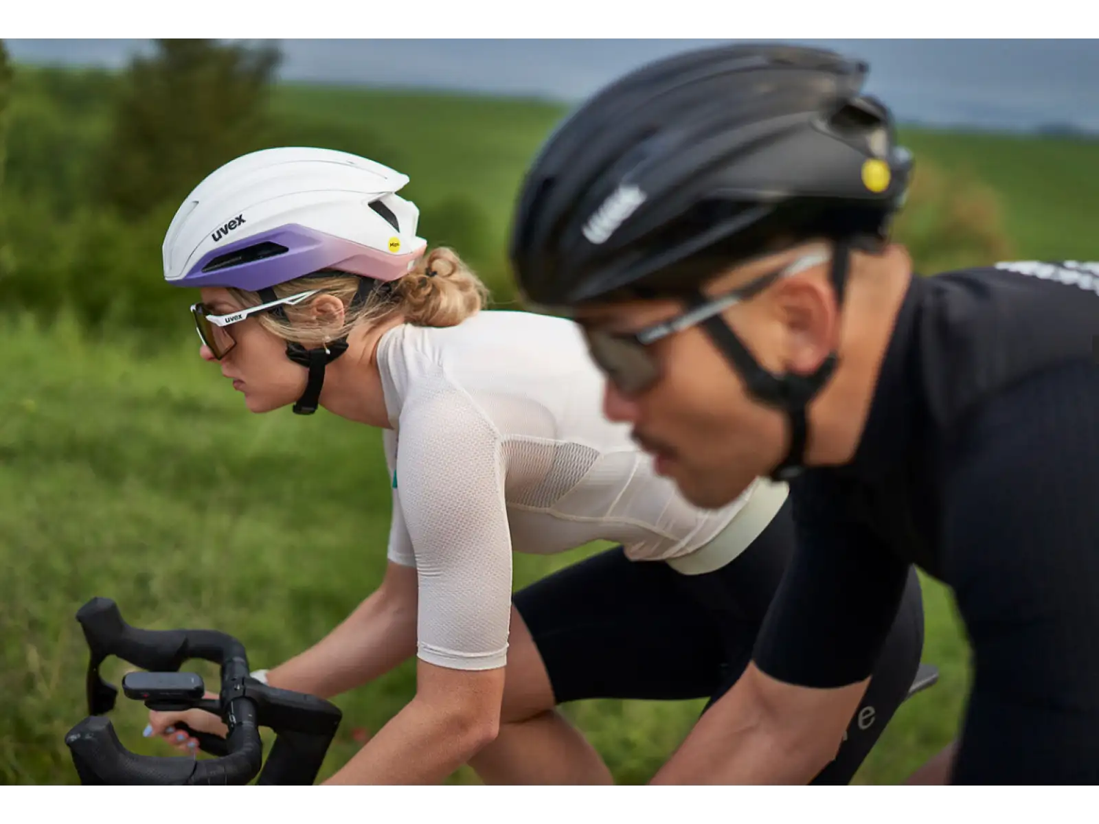 Uvex Surge Areo MIPS kask rowerowy Warm Grey Matt