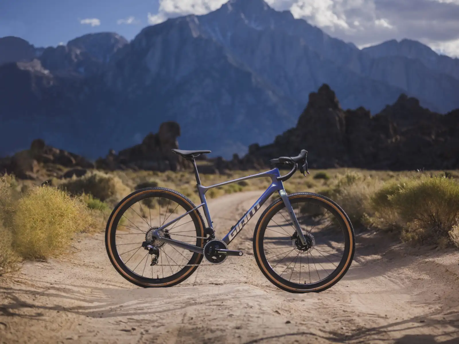 Giant Revolt Advanced Pro 0 gravel rower Interstellar