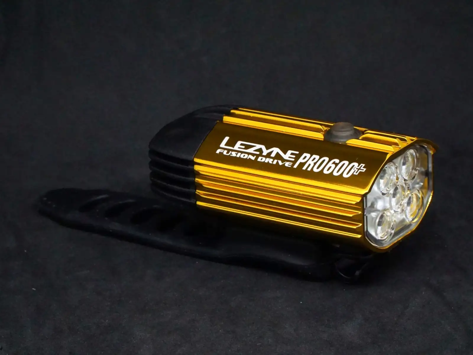 Lezyne Fusion Pro 600+ przednie światło Gloss Gold