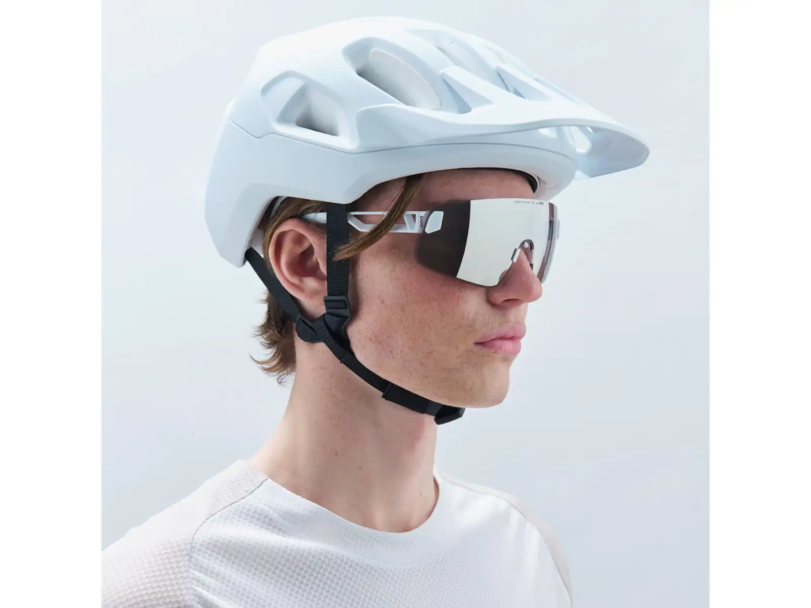 POC Cularis kask Hydrogen White/Uranium Black Matt/Logo