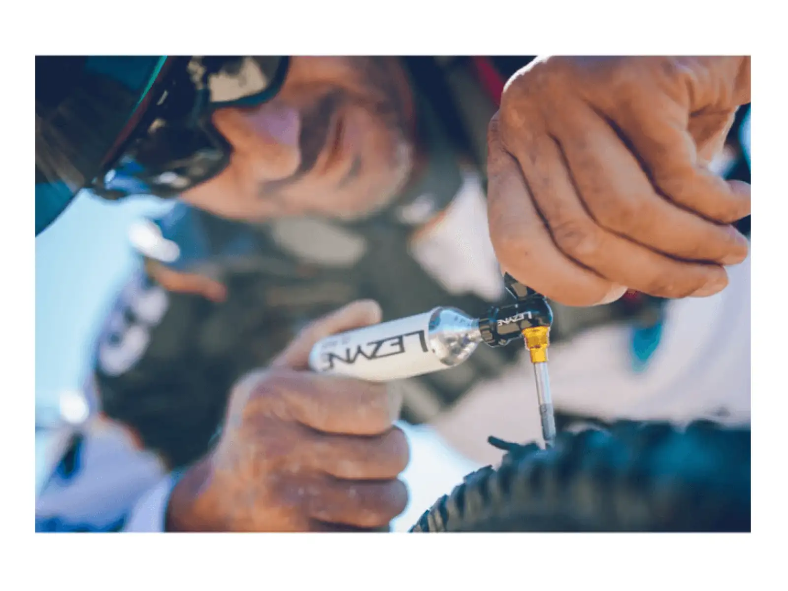 Lezyne Tubeless CO2 zestaw do naprawy opon bezdętkowych z nabojem Blaster Black