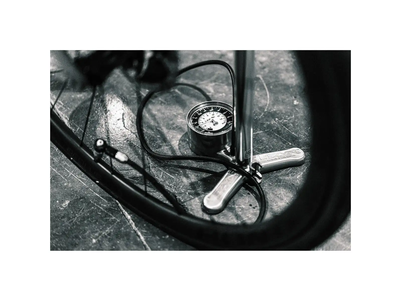 Lezyne CNC Floor Drive 3.5 pompka Silver Gloss