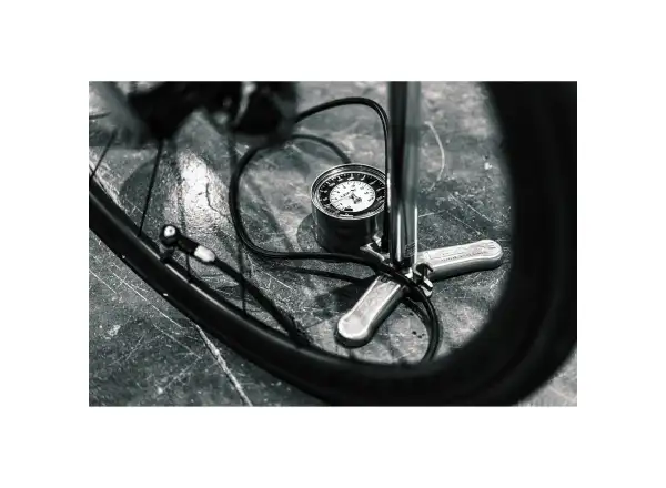 Lezyne CNC Floor Drive 3.5 pompka Silver Gloss