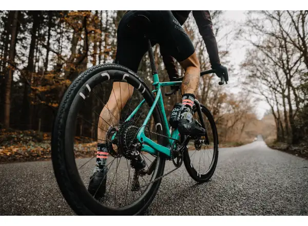 Goodyear County Ultimate Tubeless Complete 650x50 gravel opona kevlar Black