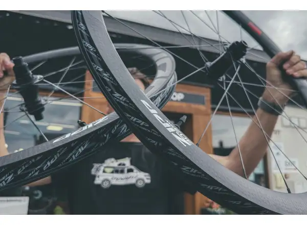 Zipp 303 SW Carbon Tubeless CenterLock A1 tylne koło zaplatane