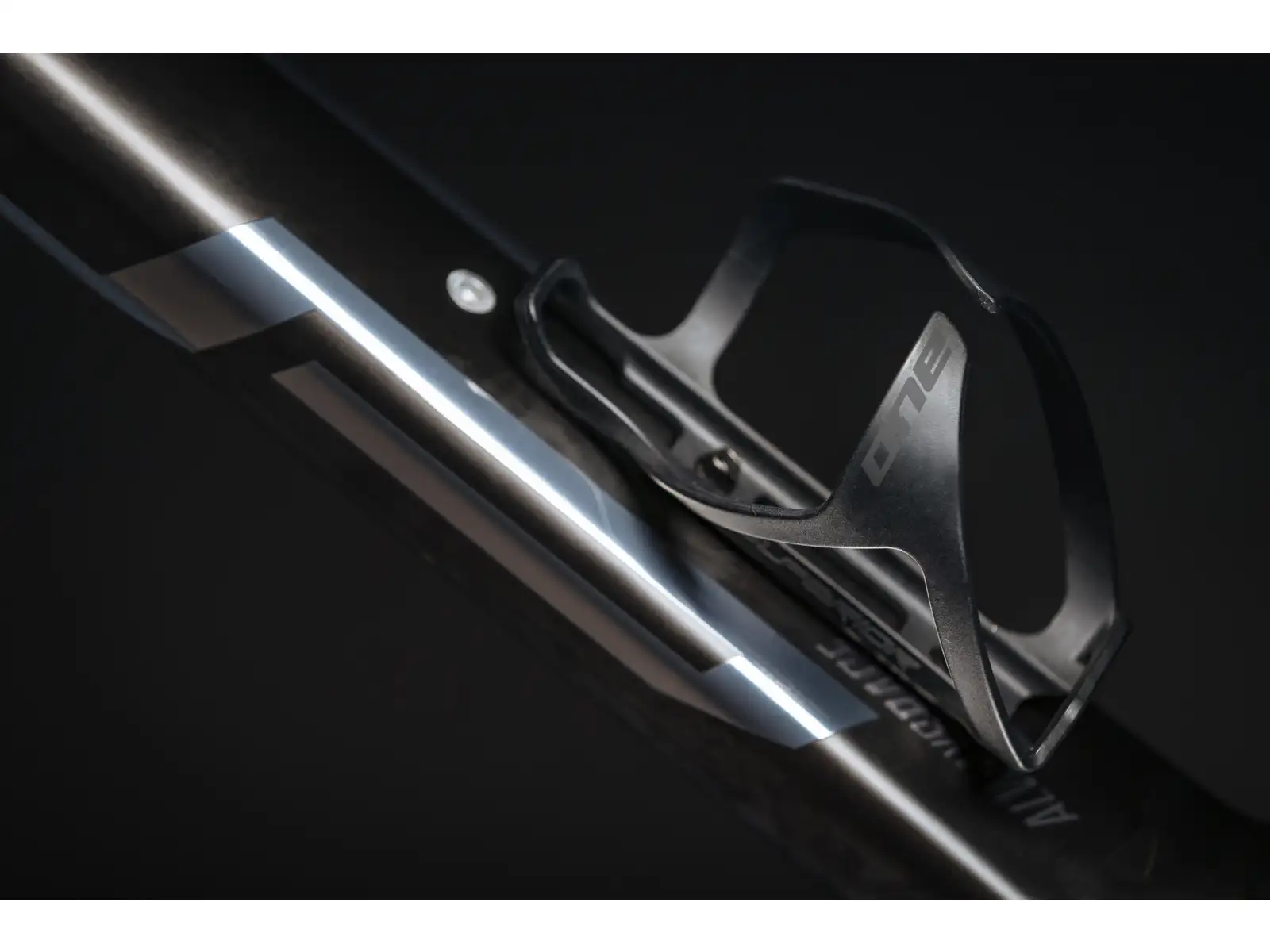 One Bikeparts B.Cage 50 L koszyk na bidon black/grey