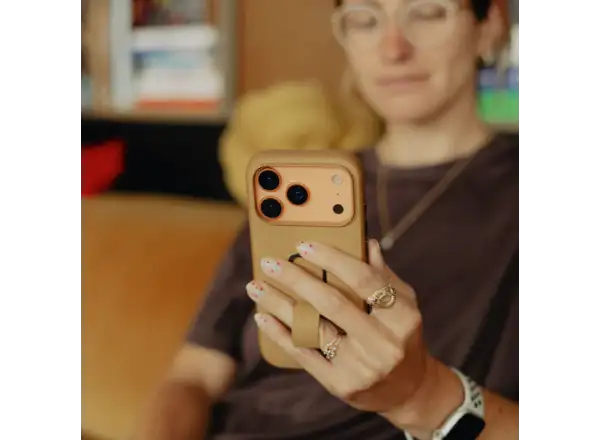 Peak Design Everyday Clarino Loop Case iPhone 17 Pro Tan