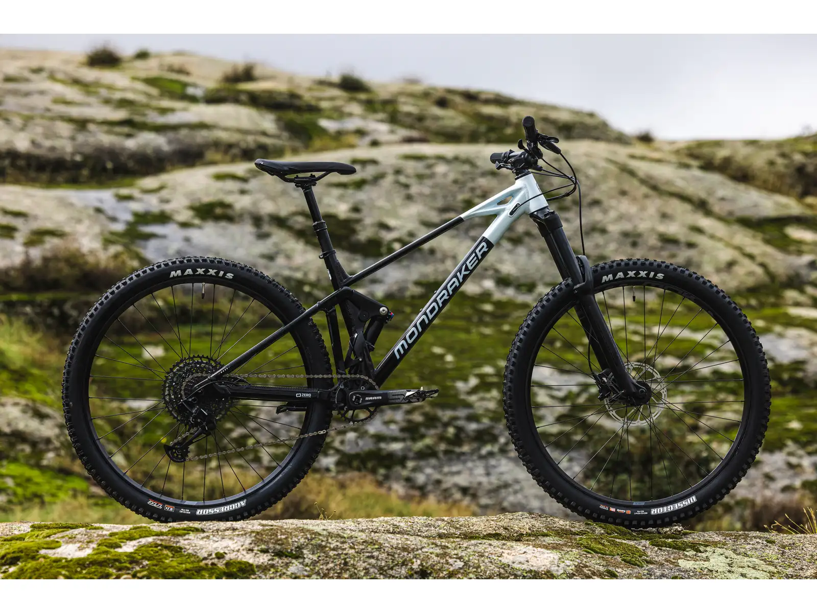 Mondraker Raze rower z pełnym zawieszeniem black/dirty white
