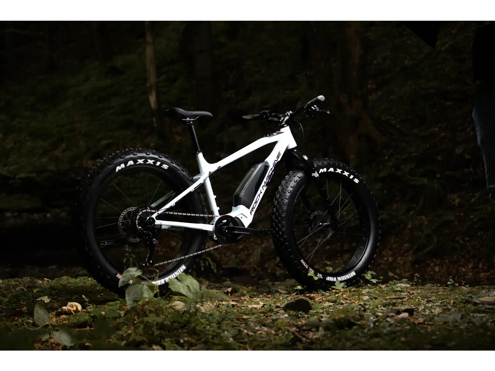 Rock Machine VYÖRY e50 S rower elektryczny typu fatbike Gloss White/Black WZÓR
