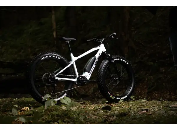 Rock Machine VYÖRY e50 S rower elektryczny typu fatbike Gloss White/Black WZÓR