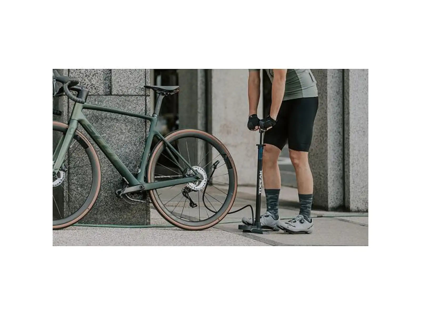 Topeak JoeBlow Roadie EX pompka warsztatowa czarna/niebieska