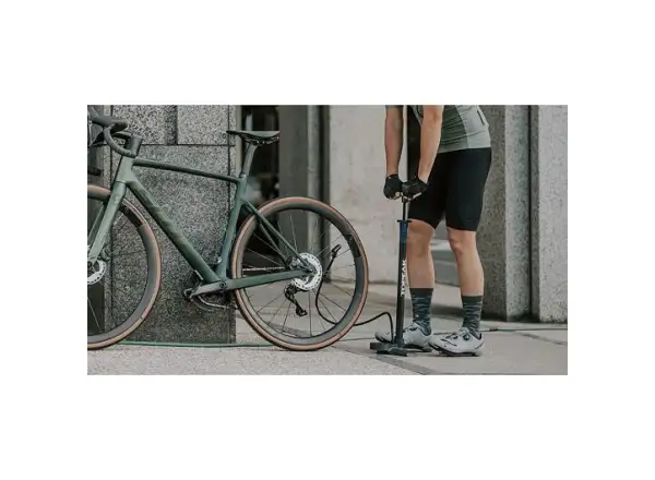 Topeak JoeBlow Roadie EX pompka warsztatowa czarna/niebieska