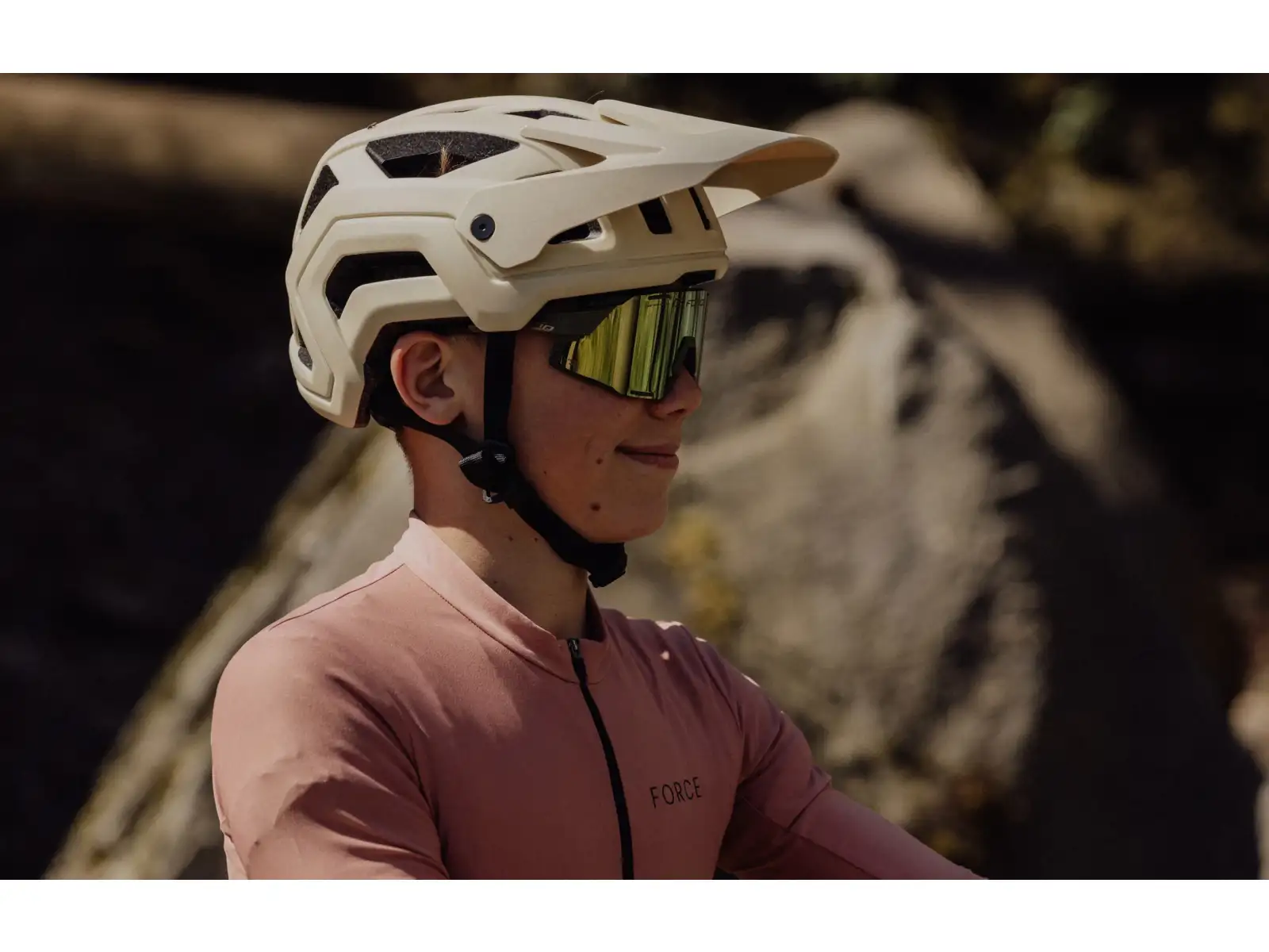 Force Trail kask MTB kremowy