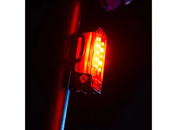 Lezyne Strip Pro Ai Allert 400+ tylne światło
