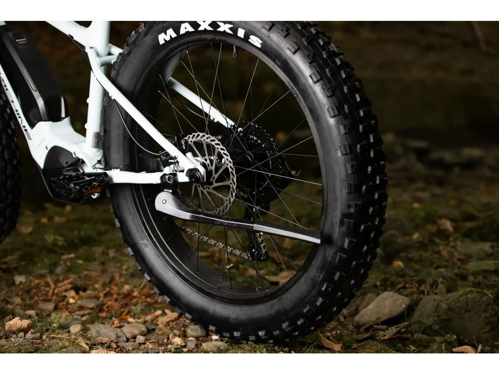 Rock Machine VYÖRY e50 S rower elektryczny typu fatbike Gloss White/Black WZÓR