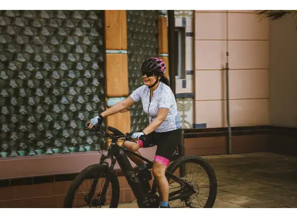 Force Stripe Lady damskie spodenki z szelkami i wkładką czarna/różowa
