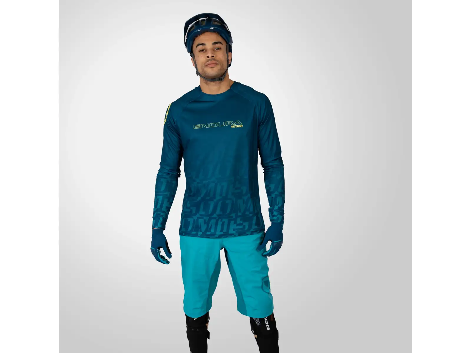 Endura MT500 D30 ochraniacze kolan czarna