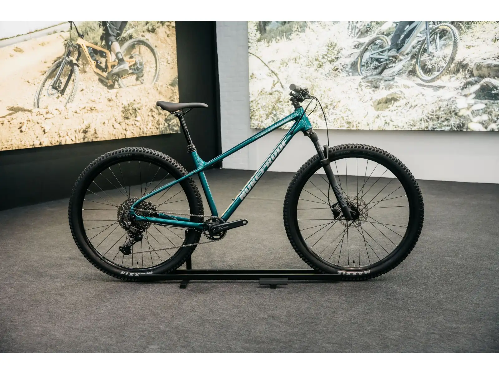 Nukeproof Tracker Pro 275 Cues 1x11 kolo Petrol Green/Chrome