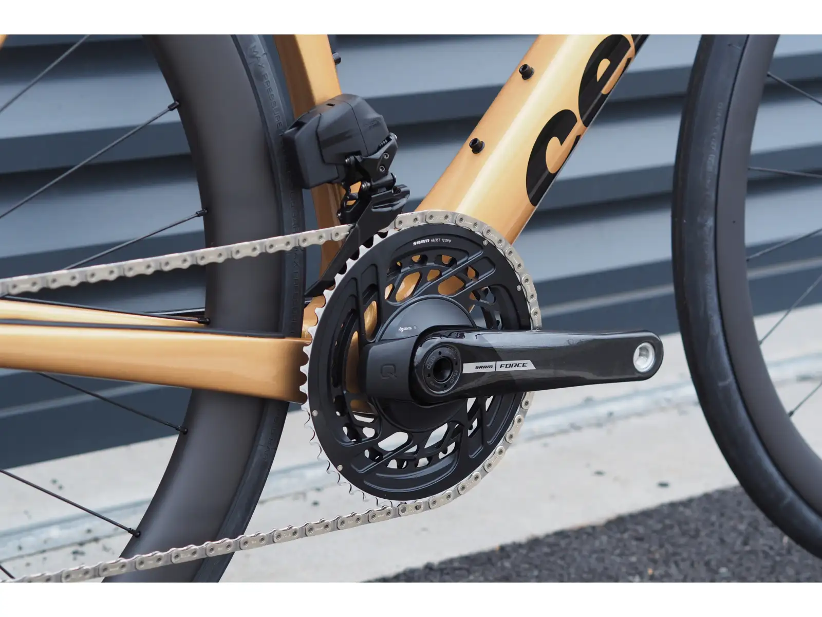 Cervélo Soloist Force eTap AXS rower szosowy gold dust