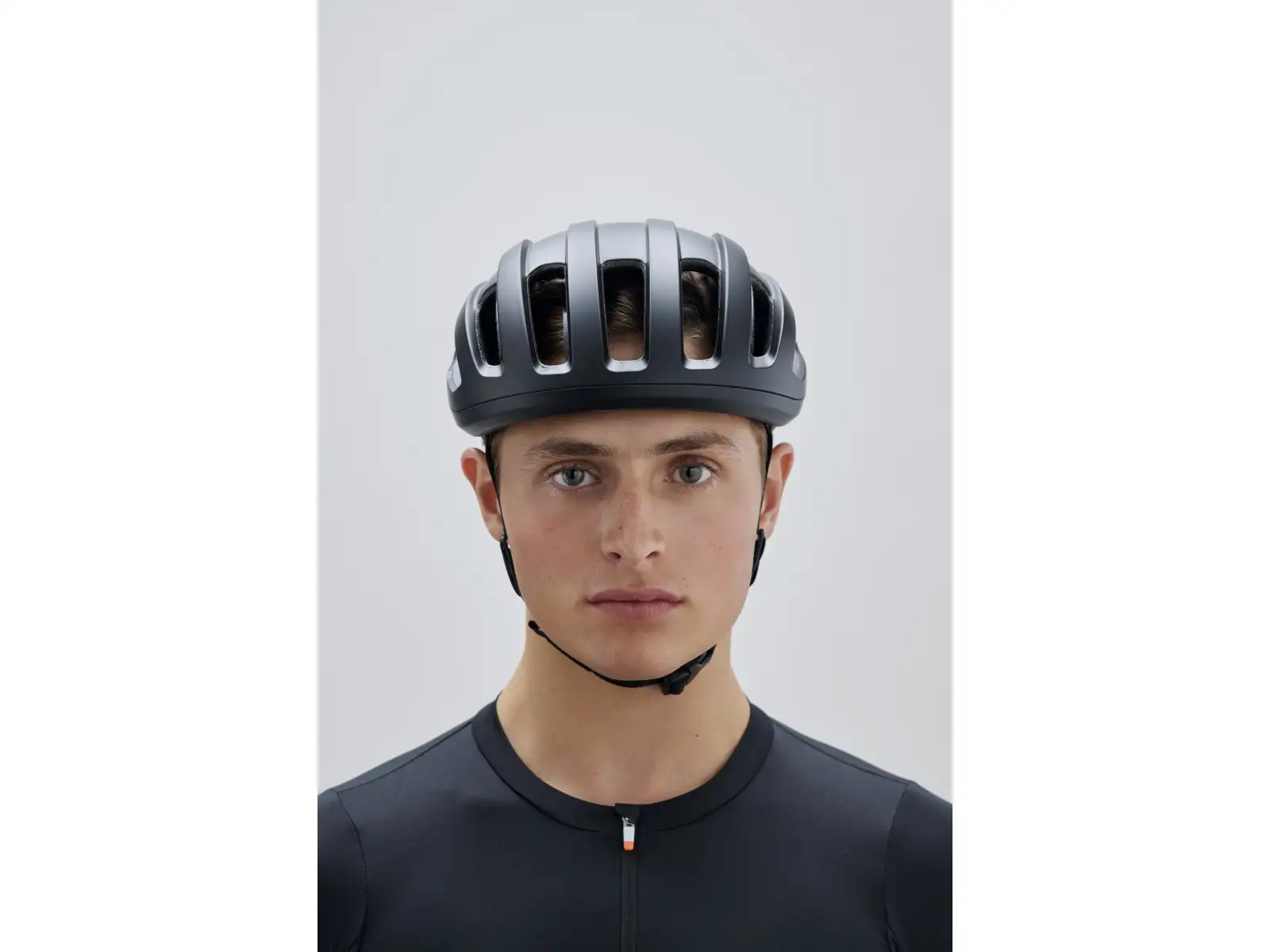 POC Amidal kask szosowy Hydrogen White/Uranium Black Matt