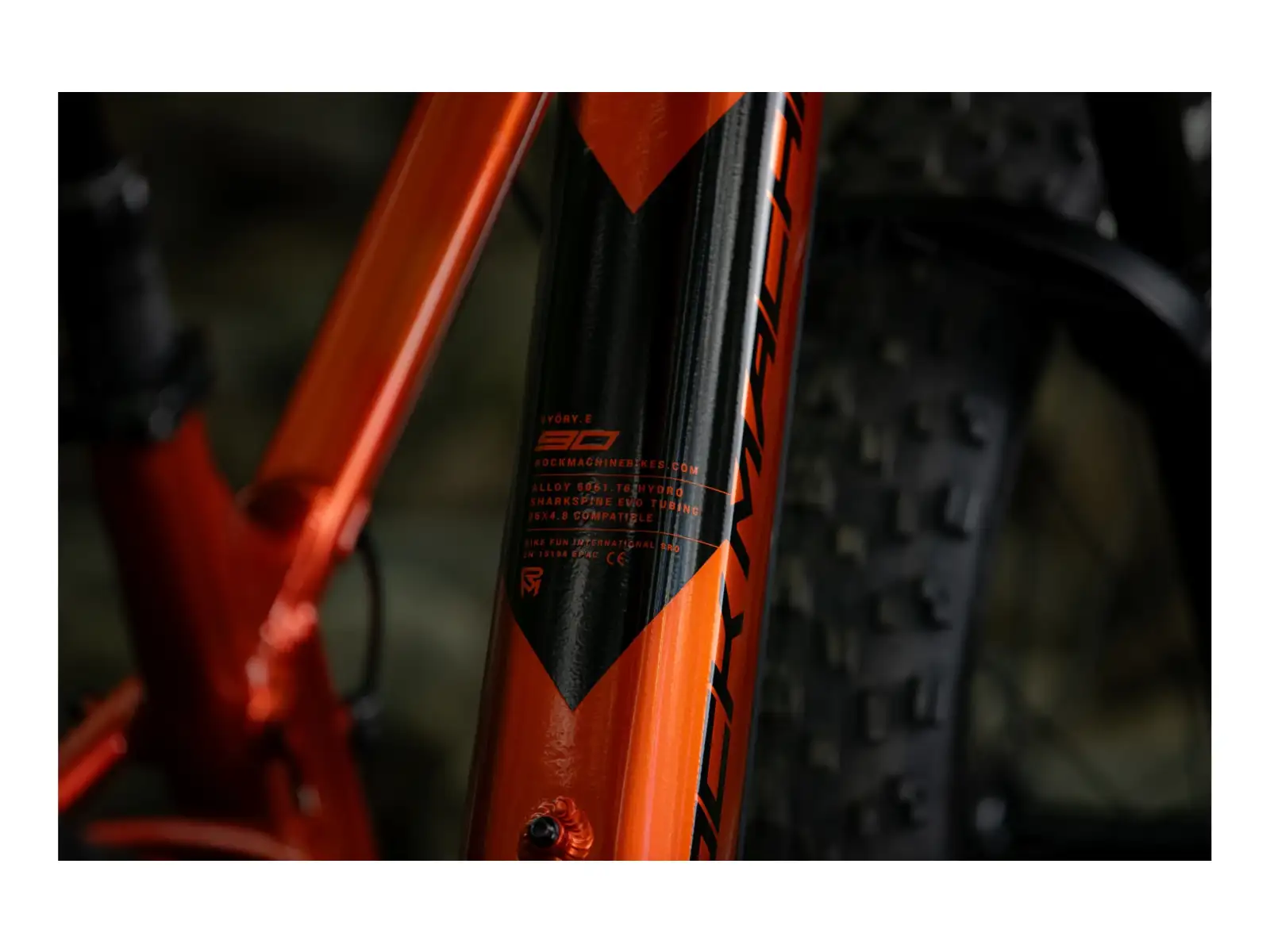 Rock Machine VYÖRY e90-26 rower elektryczny fatbike Metallic Orange/Black WZÓR