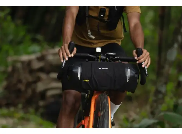 Apidura Expedition przednia kieszeń z siatki na torbę cargo