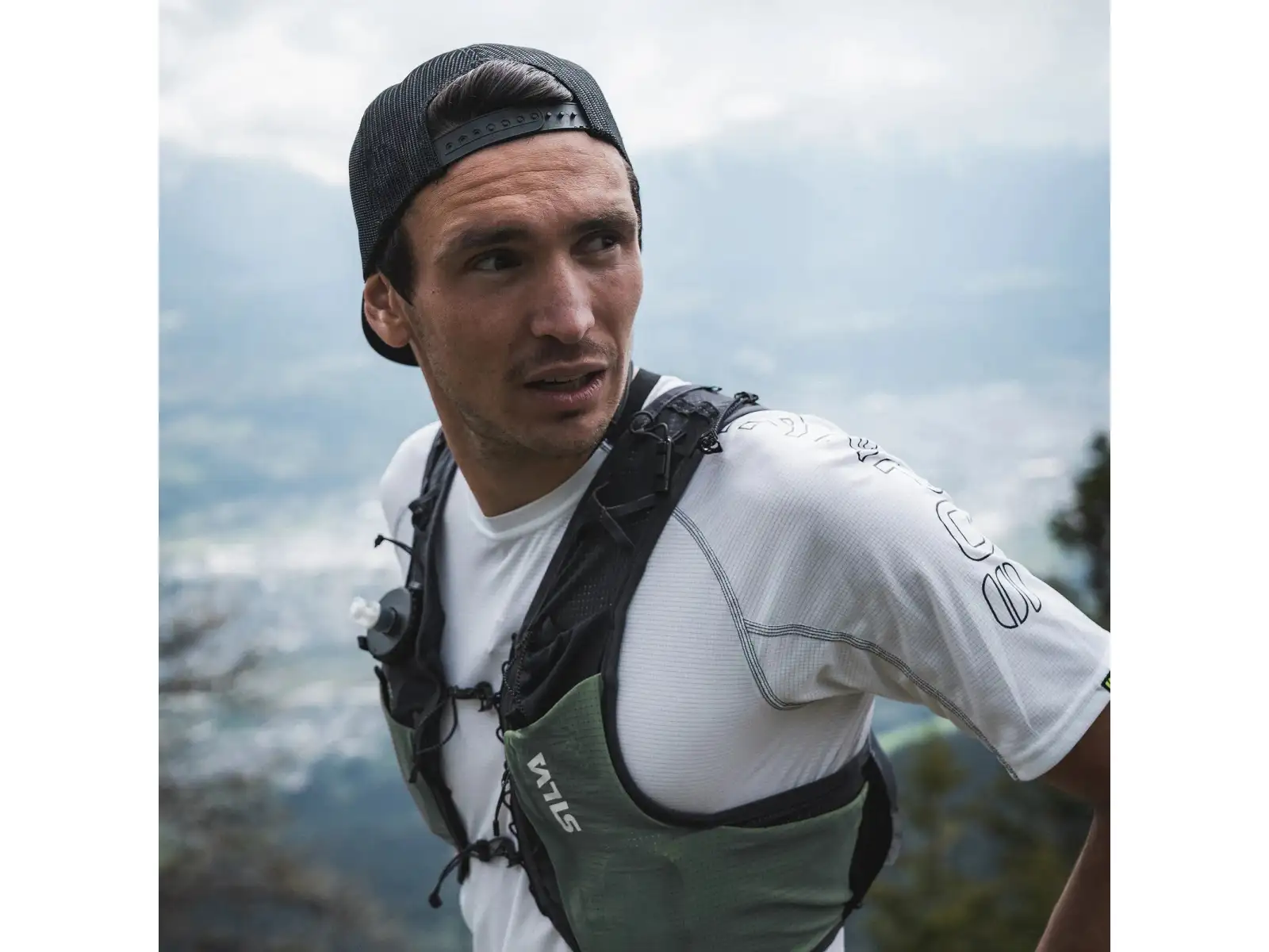 Silva Strive Fly Green kamizelka do biegania ciemnozielona