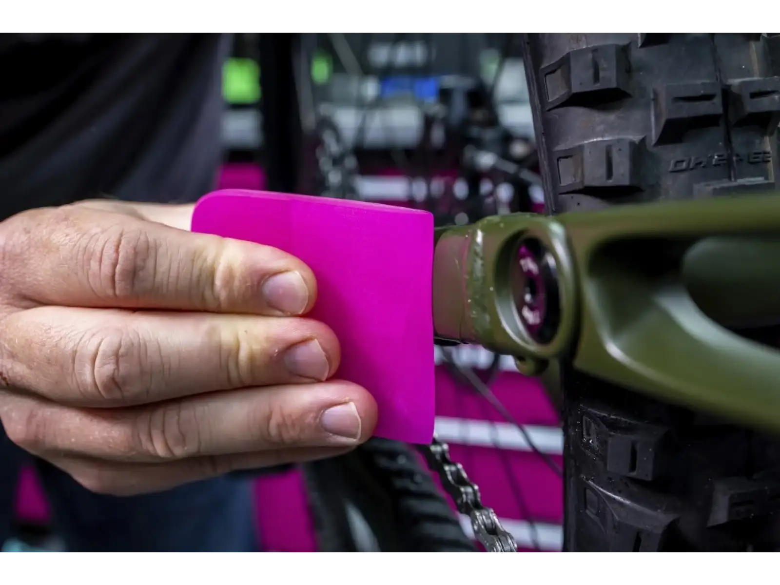 Muc-off Application Squeegee aplikační rakla do naklejek
