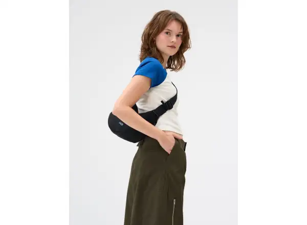 Aevor taška přes rameno/messenger/kabelka AEVOR Sling Bag Small BLACK