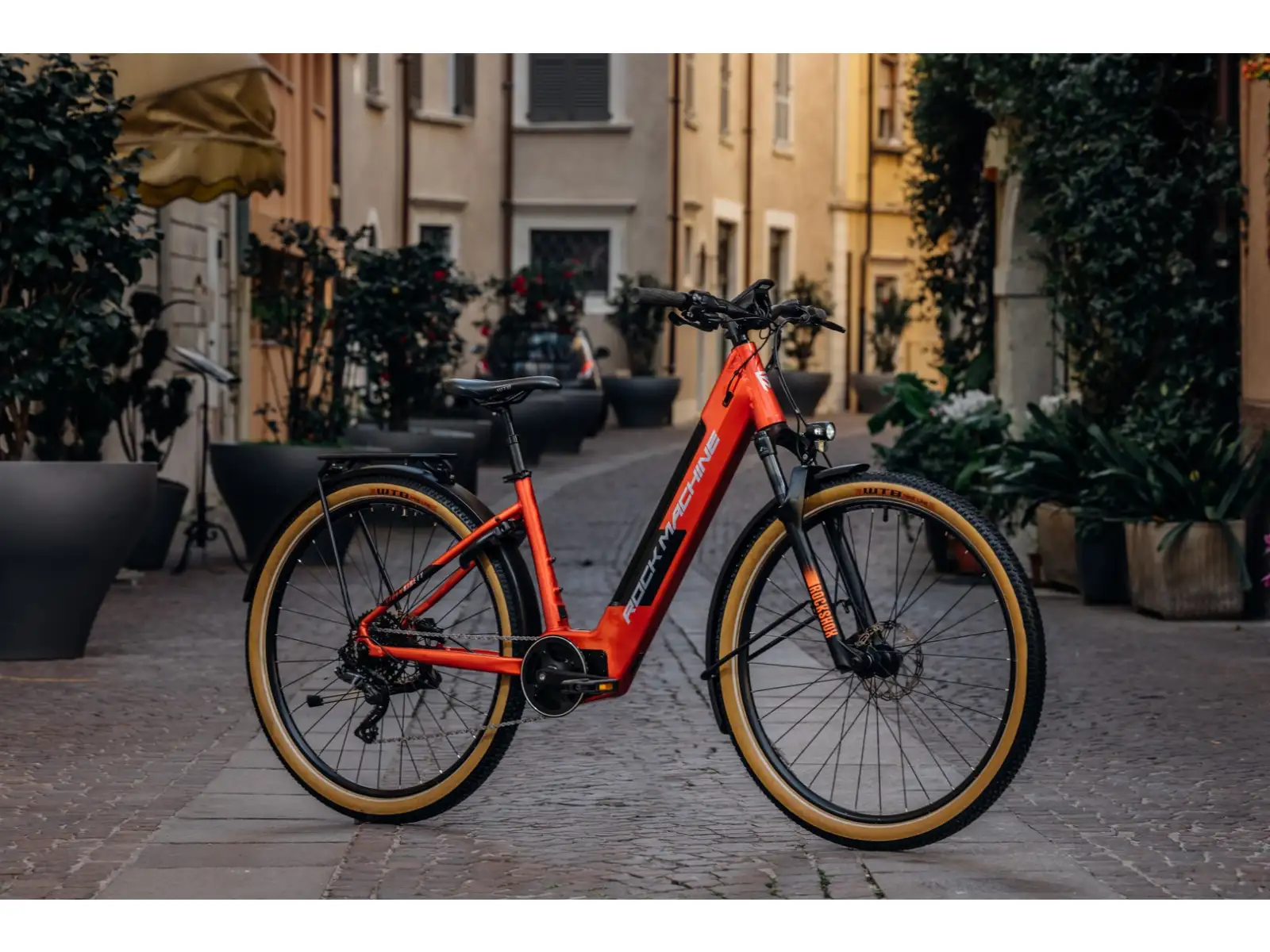 Rock Machine Storm INT e90-29 Touring rower elektryczny Gloss Metallic Orange/Silver