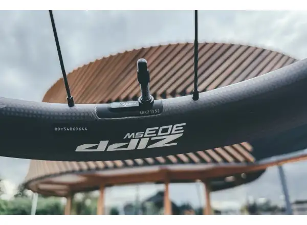 Zipp 303 SW Carbon Tubeless CenterLock A1 tylne koło zaplatane