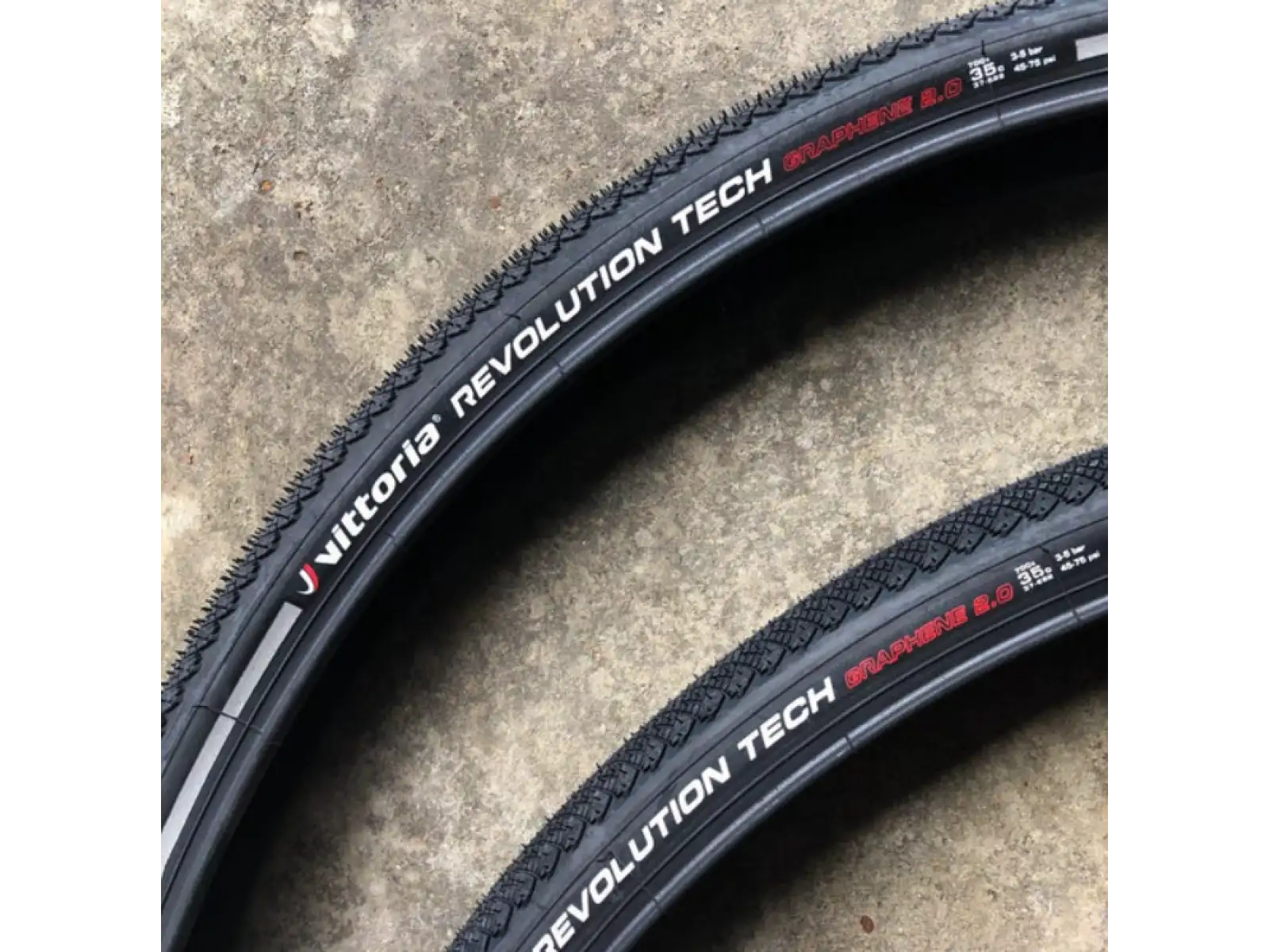 Vittoria Revolution Tech Reflective G2.0 28" trekkingowa/miejska opona drutowa