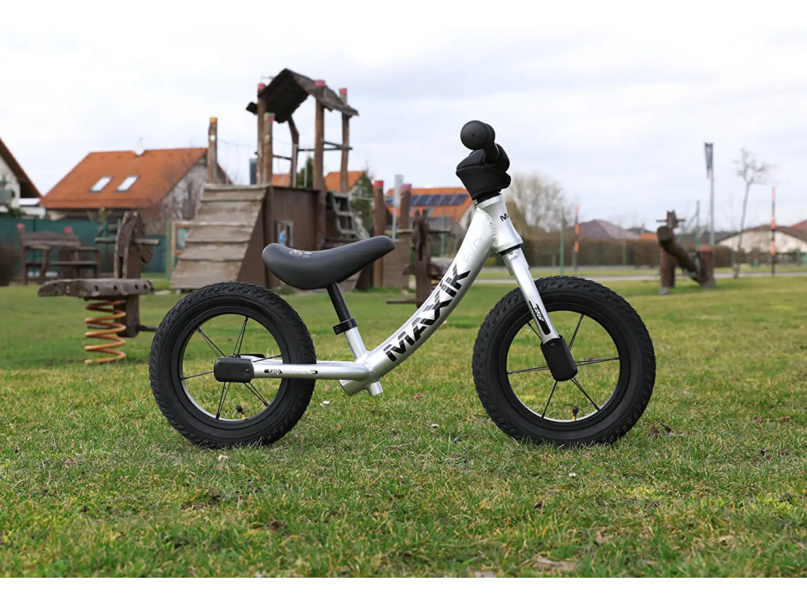 Max1 Maxík Evo Lite rowerek biegowy srebrna/czarna