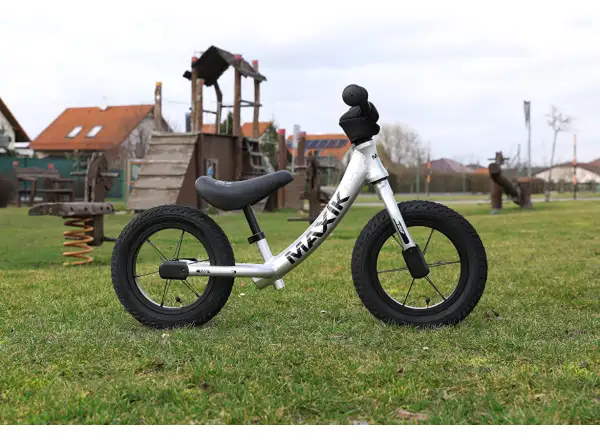 Max1 Maxík Evo Lite rowerek biegowy srebrna/czarna
