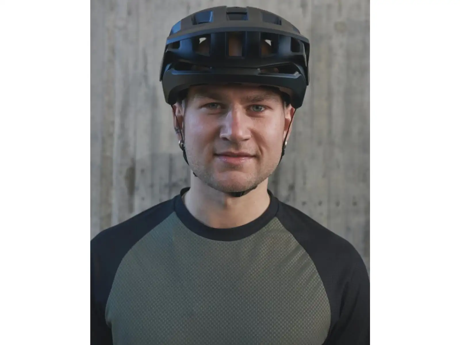 POC Kortal kask Uranium Black/Argentite Silver Matt