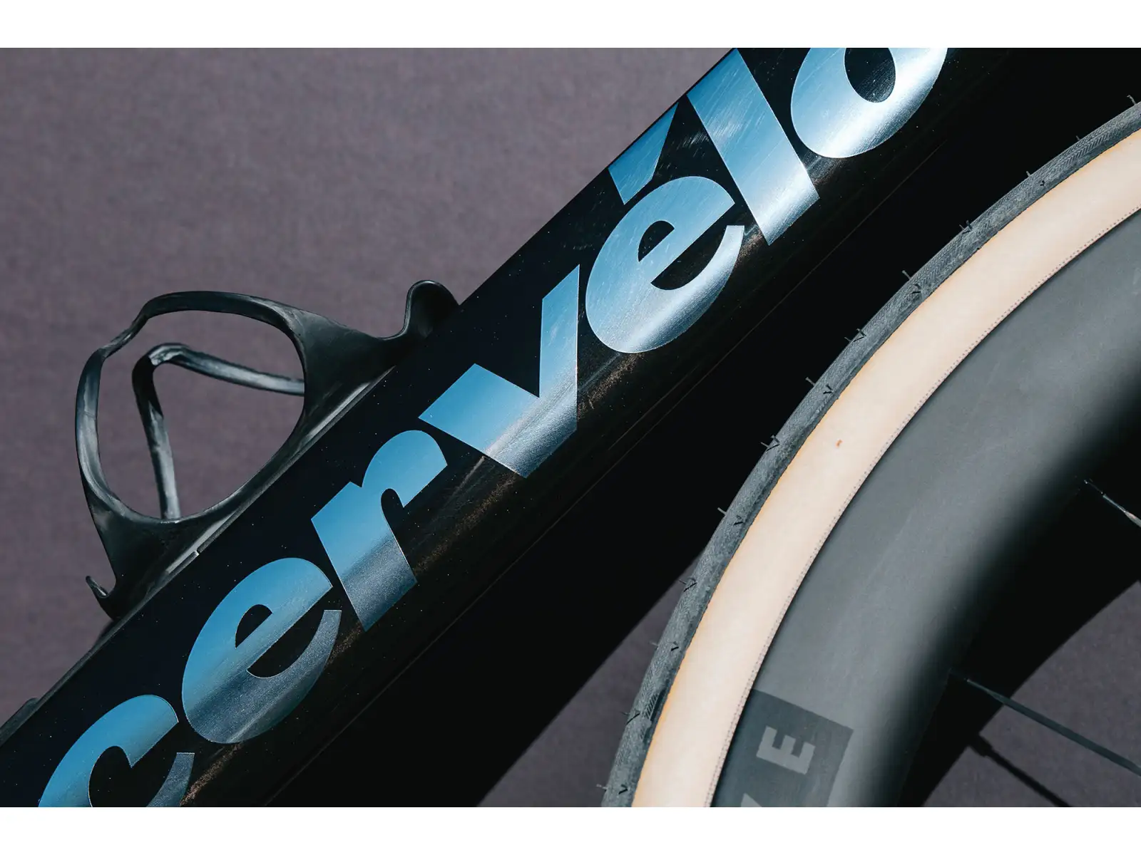 Cervélo Aspero-5 Shimano GRX RX825 Di2 1 Five Black rower gravelowy