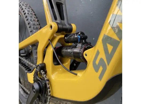 Santa Cruz Heckler SL 1 C MX S rower elektryczny z pełnym zawieszeniem Gloss Mustard