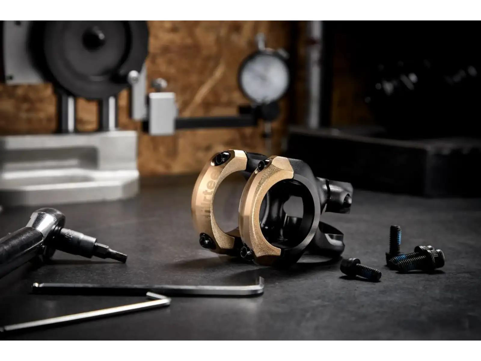 E-13 Plus 35 mostek 50 mm Black/Bronze