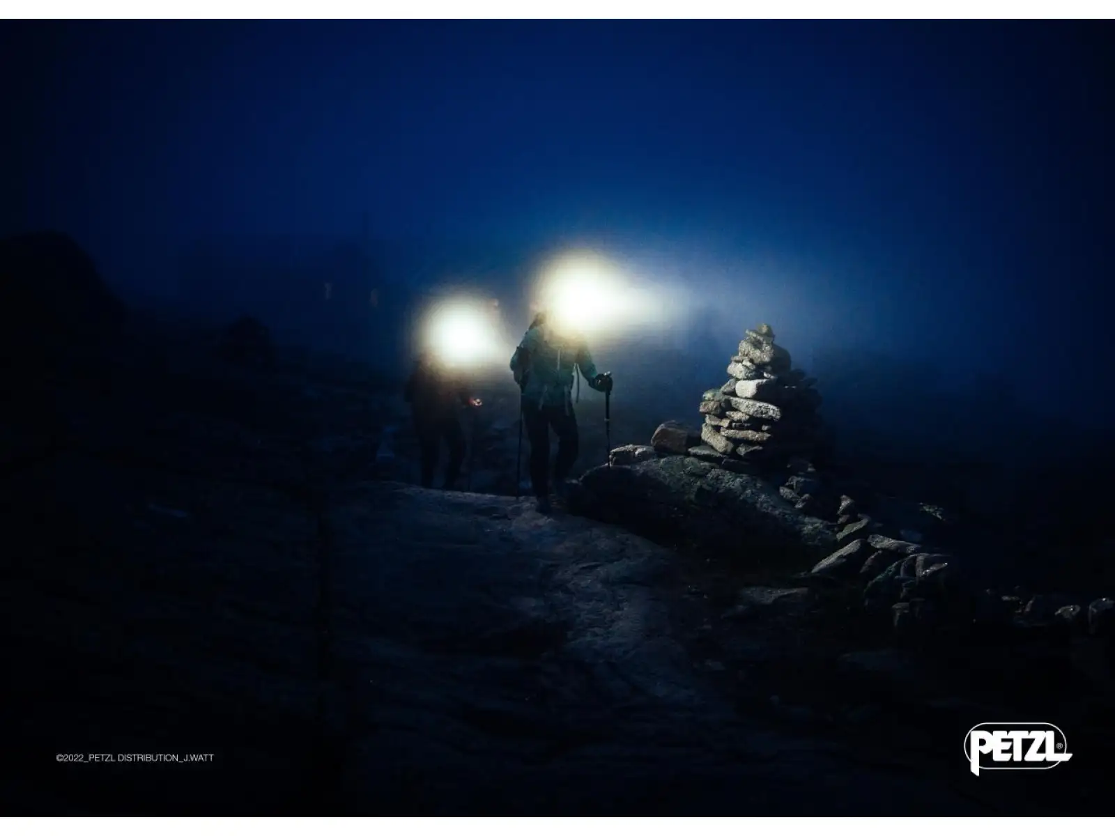 Petzl ACTIK CORE 2025 latarka czołowa niebieska