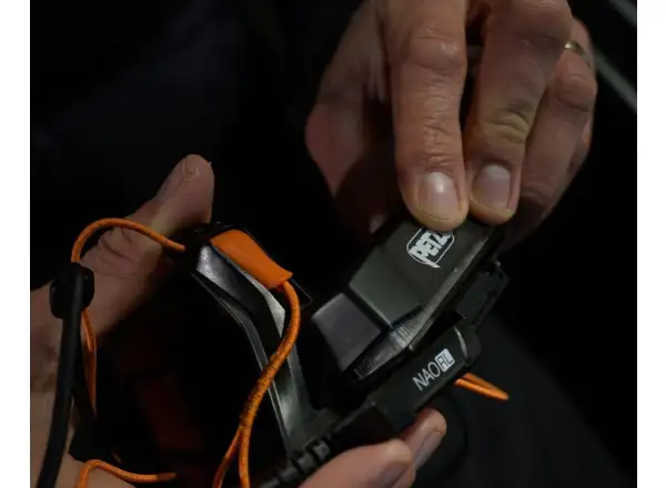 Petzl Nao RL ładowarka czołówka Black