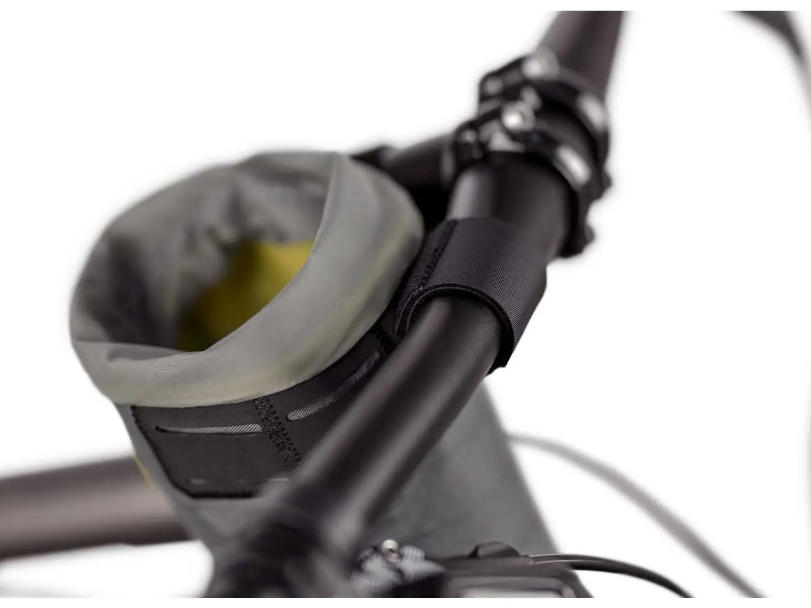 Apidura backcountry food pouch kieszeń z siatką na kierownicę 1,2 l