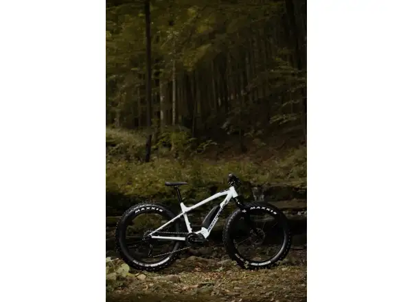 Rock Machine VYÖRY e50 S rower elektryczny typu fatbike Gloss White/Black WZÓR