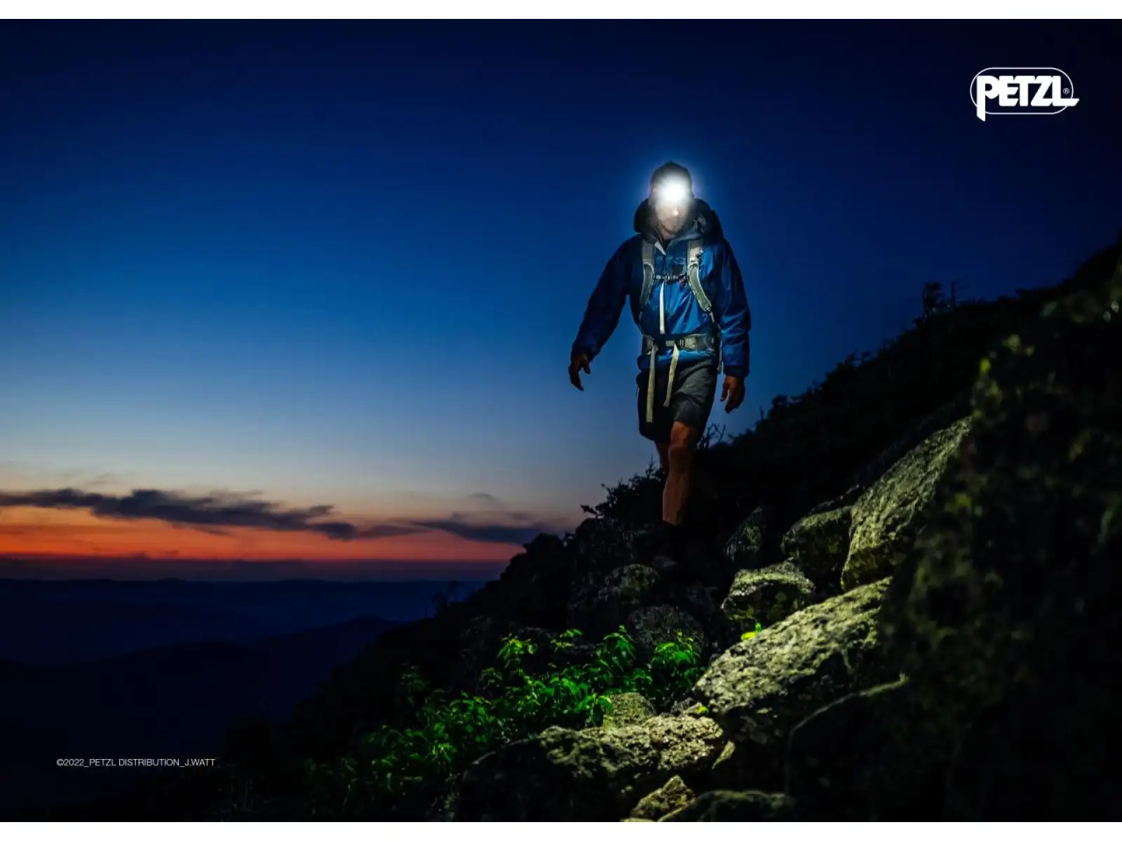 Petzl ACTIK CORE 2025 latarka czołowa niebieska