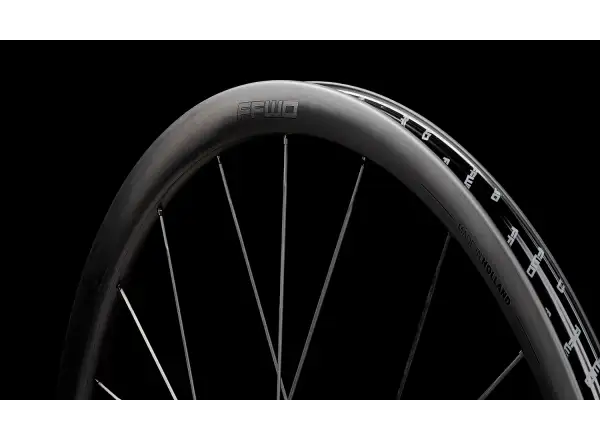 FFWD RAW CS 33 szosowe wyplecione koła Matt Black