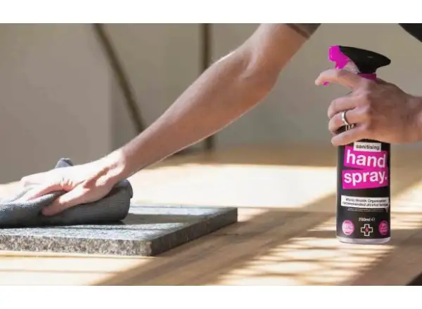 Muc Off Sanitising Hand Spray spray antybakteryjny do rąk 500 ml